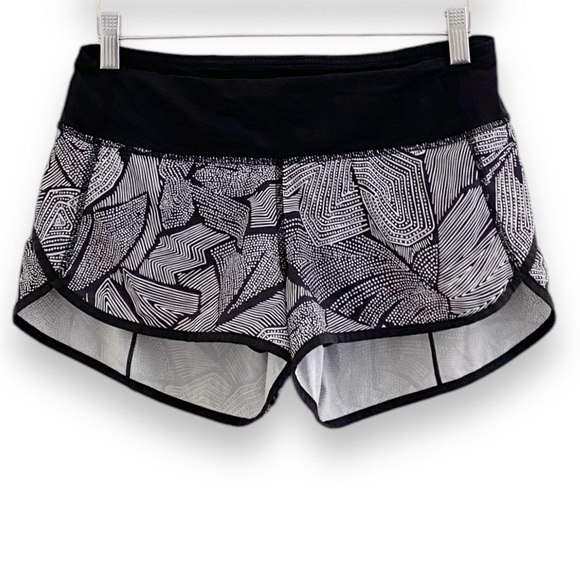 Lululemon Speed Short 2.5” Dottie Tribe White Black Pattern Size 4 - Picture 2 of 10
